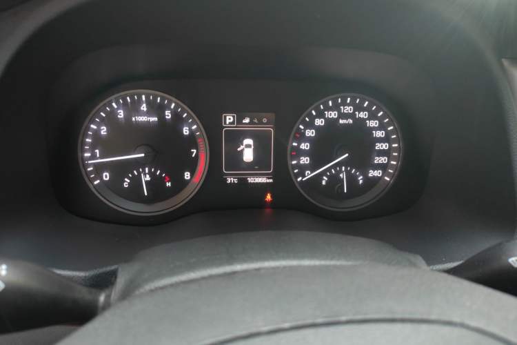 Used Hyundai Tucson 2018 1.6T Dual-Clutch Two-Wheel Drive 15th Anniversary Special Edition Odometer Close Up