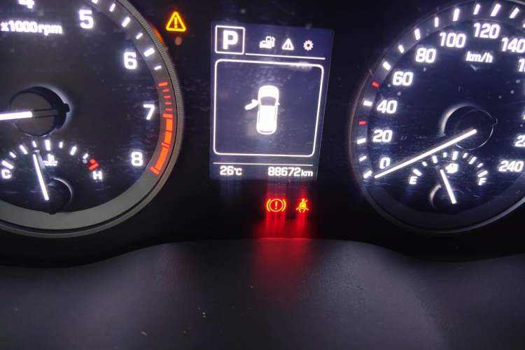 Used Hyundai Tucson 2018 1.6T Dual-Clutch Two-Wheel Drive 15th Anniversary Special Edition Odometer Close Up