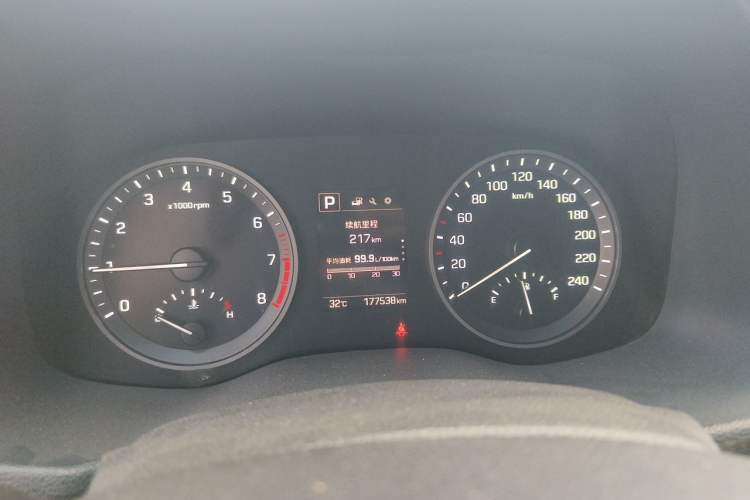 Used Hyundai Tucson 2018 1.6T Dual-Clutch Two-Wheel Drive 15th Anniversary Special Edition Odometer Close Up
