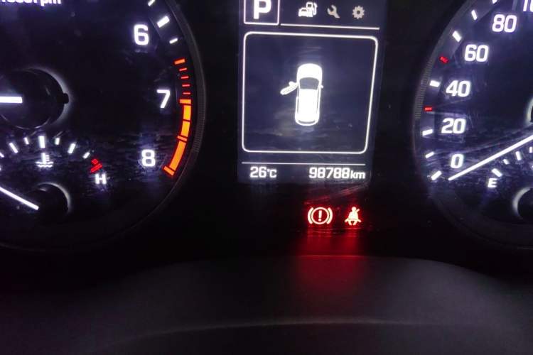 Used Hyundai Tucson 2018 1.6T Dual-Clutch Two-Wheel Drive 15th Anniversary Special Edition Odometer Close Up