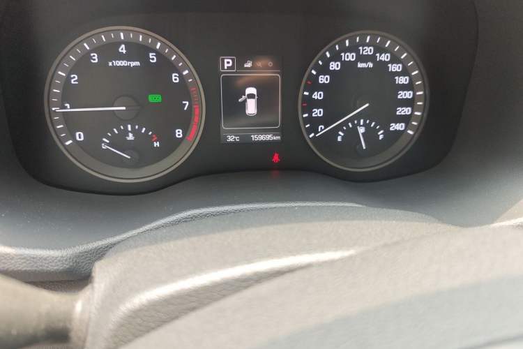 Used Hyundai Tucson 2018 1.6T Dual-Clutch Two-Wheel Drive 15th Anniversary Special Edition Odometer Close Up