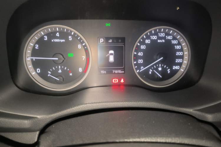 Used Hyundai Tucson 2018 1.6T Dual-Clutch Two-Wheel Drive 15th Anniversary Special Edition Odometer Close Up