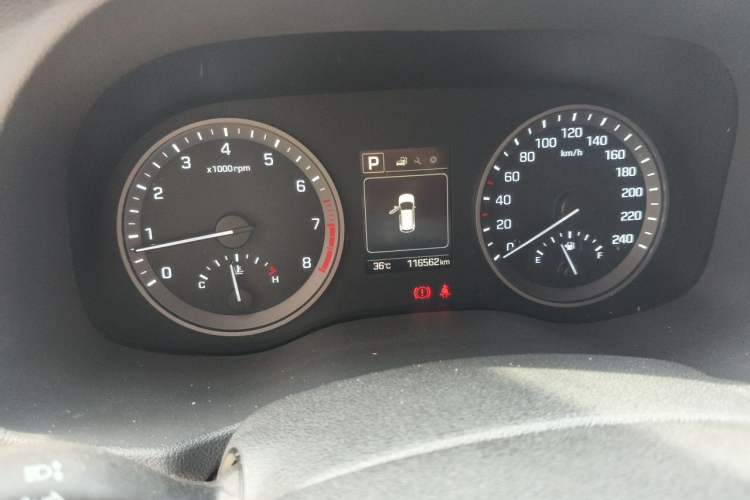 Used Hyundai Tucson 2018 1.6T Dual-Clutch Two-Wheel Drive 15th Anniversary Special Edition Odometer Close Up