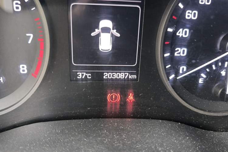 Used Hyundai Tucson 2018 1.6T Dual-Clutch Two-Wheel Drive 15th Anniversary Special Edition Odometer Close Up