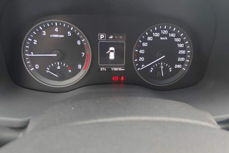 Used Hyundai Tucson 2018 1.6T Dual-Clutch Two-Wheel Drive 15th Anniversary Special Edition Odometer Close Up