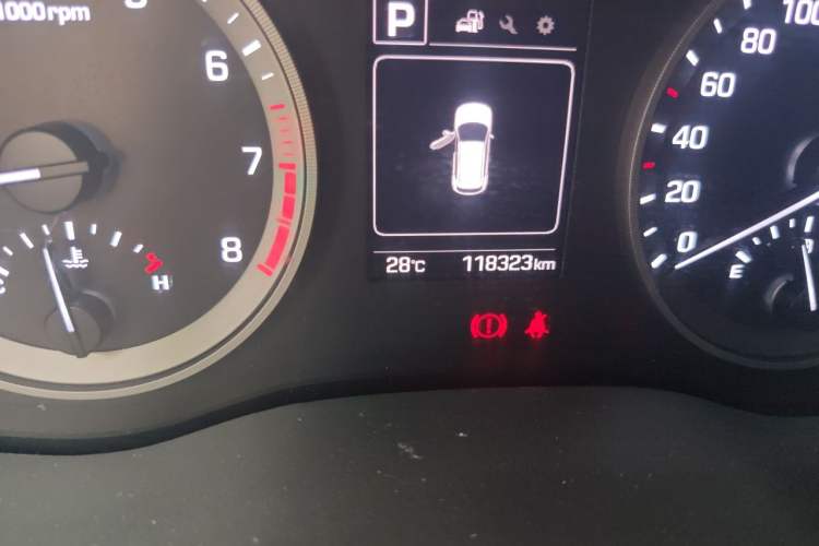 Used Hyundai Tucson 2018 1.6T Dual-Clutch Two-Wheel Drive 15th Anniversary Special Edition Odometer Close Up