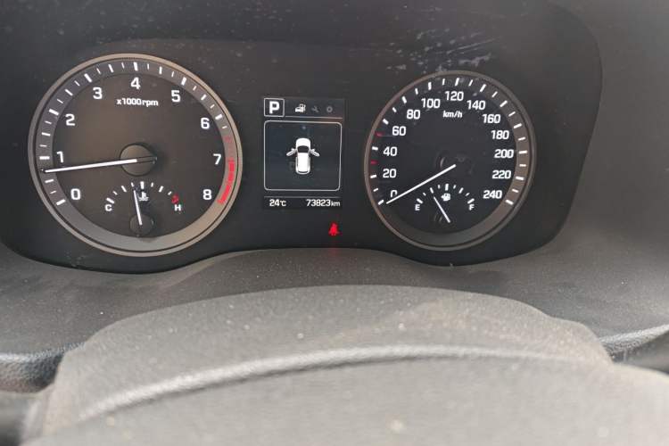 Used Hyundai Tucson 2018 1.6T Dual-Clutch Two-Wheel Drive 15th Anniversary Special Edition Odometer Close Up