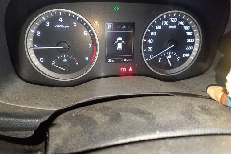 Used Hyundai Tucson 2018 1.6T Dual-Clutch Two-Wheel Drive 15th Anniversary Special Edition Odometer Close Up