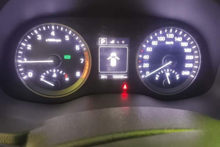 Used Hyundai Tucson 2018 1.6T Dual-Clutch Two-Wheel Drive 15th Anniversary Special Edition Odometer Close Up