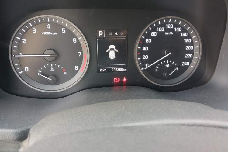 Used Hyundai Tucson 2018 1.6T Dual-Clutch Two-Wheel Drive 15th Anniversary Special Edition Odometer Close Up