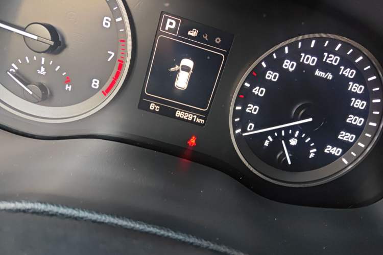 Used Hyundai Tucson 2018 1.6T Dual-Clutch Two-Wheel Drive 15th Anniversary Special Edition Odometer Close Up
