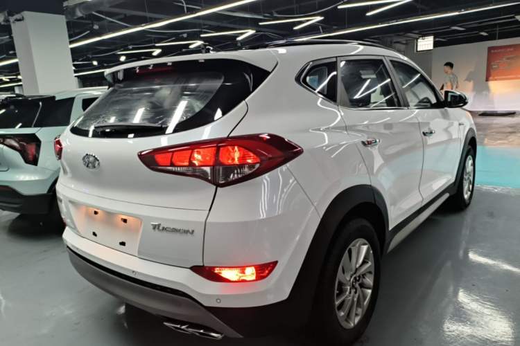 Used Hyundai Tucson 2018 1.6T Dual-Clutch Two-Wheel Drive 15th Anniversary Special Edition Rear Right 45 Deg