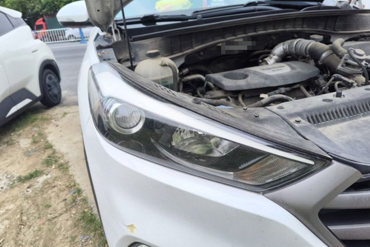 Used Hyundai Tucson 2018 1.6T Dual-Clutch Two-Wheel Drive 15th Anniversary Special Edition Right Front Headlight