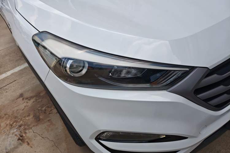 Used Hyundai Tucson 2018 1.6T Dual-Clutch Two-Wheel Drive 15th Anniversary Special Edition Right Front Headlight