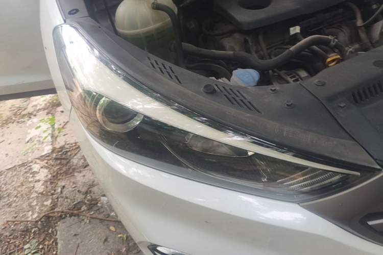 Used Hyundai Tucson 2018 1.6T Dual-Clutch Two-Wheel Drive 15th Anniversary Special Edition Right Front Headlight