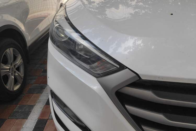 Used Hyundai Tucson 2018 1.6T Dual-Clutch Two-Wheel Drive 15th Anniversary Special Edition Right Front Headlight