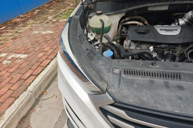 Used Hyundai Tucson 2018 1.6T Dual-Clutch Two-Wheel Drive 15th Anniversary Special Edition Right Front Headlight