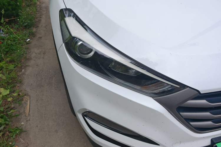 Used Hyundai Tucson 2018 1.6T Dual-Clutch Two-Wheel Drive 15th Anniversary Special Edition Right Front Headlight