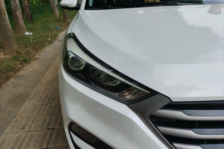Used Hyundai Tucson 2018 1.6T Dual-Clutch Two-Wheel Drive 15th Anniversary Special Edition Right Front Headlight