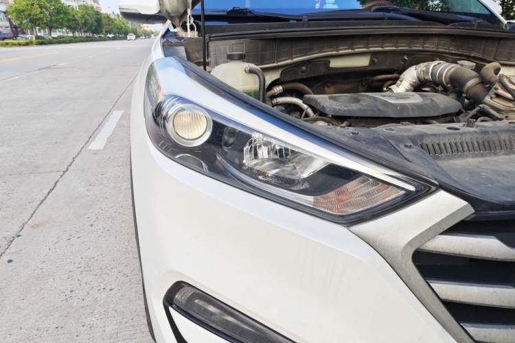 Used Hyundai Tucson 2018 1.6T Dual-Clutch Two-Wheel Drive 15th Anniversary Special Edition Right Front Headlight