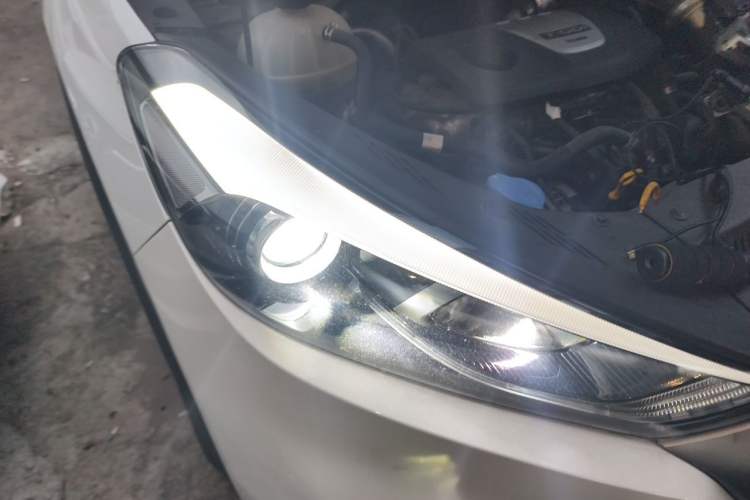 Used Hyundai Tucson 2018 1.6T Dual-Clutch Two-Wheel Drive 15th Anniversary Special Edition Right Front Headlight
