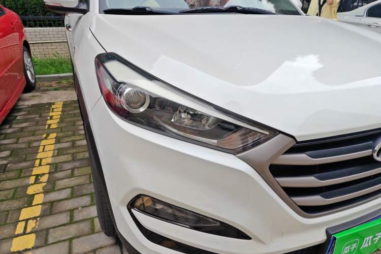 Used Hyundai Tucson 2018 1.6T Dual-Clutch Two-Wheel Drive 15th Anniversary Special Edition Right Front Headlight