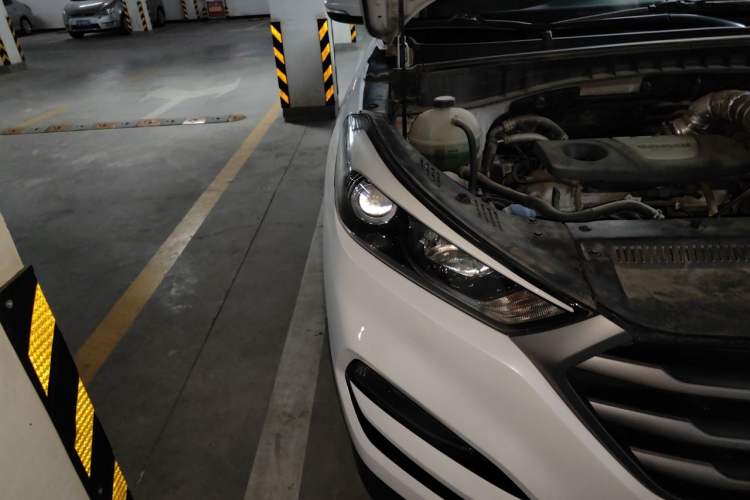 Used Hyundai Tucson 2018 1.6T Dual-Clutch Two-Wheel Drive 15th Anniversary Special Edition Right Front Headlight