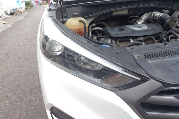 Used Hyundai Tucson 2018 1.6T Dual-Clutch Two-Wheel Drive 15th Anniversary Special Edition Right Front Headlight