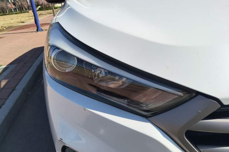 Used Hyundai Tucson 2018 1.6T Dual-Clutch Two-Wheel Drive 15th Anniversary Special Edition Right Front Headlight