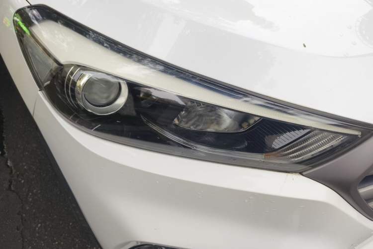 Used Hyundai Tucson 2018 1.6T Dual-Clutch Two-Wheel Drive 15th Anniversary Special Edition Right Front Headlight