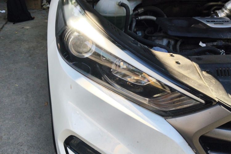 Used Hyundai Tucson 2018 1.6T Dual-Clutch Two-Wheel Drive 15th Anniversary Special Edition Right Front Headlight