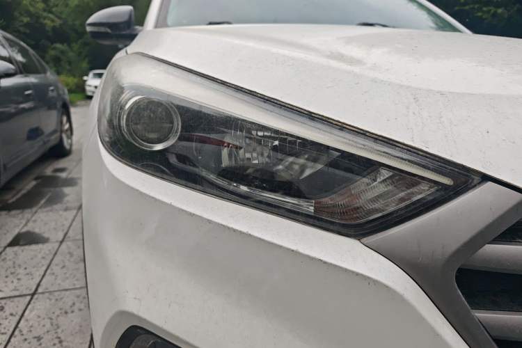 Used Hyundai Tucson 2018 1.6T Dual-Clutch Two-Wheel Drive 15th Anniversary Special Edition Right Front Headlight