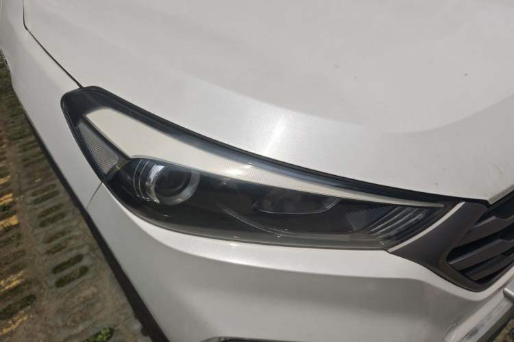 Used Hyundai Tucson 2018 1.6T Dual-Clutch Two-Wheel Drive 15th Anniversary Special Edition Right Front Headlight