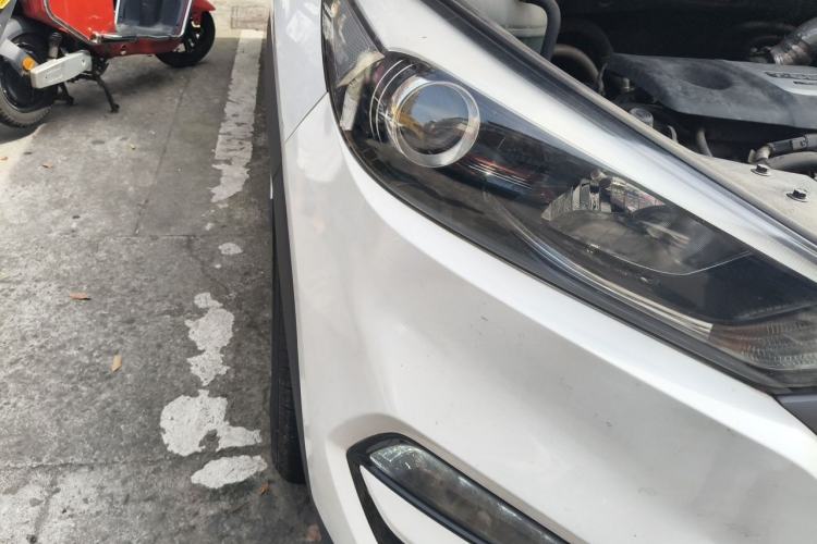 Used Hyundai Tucson 2018 1.6T Dual-Clutch Two-Wheel Drive 15th Anniversary Special Edition Right Front Headlight