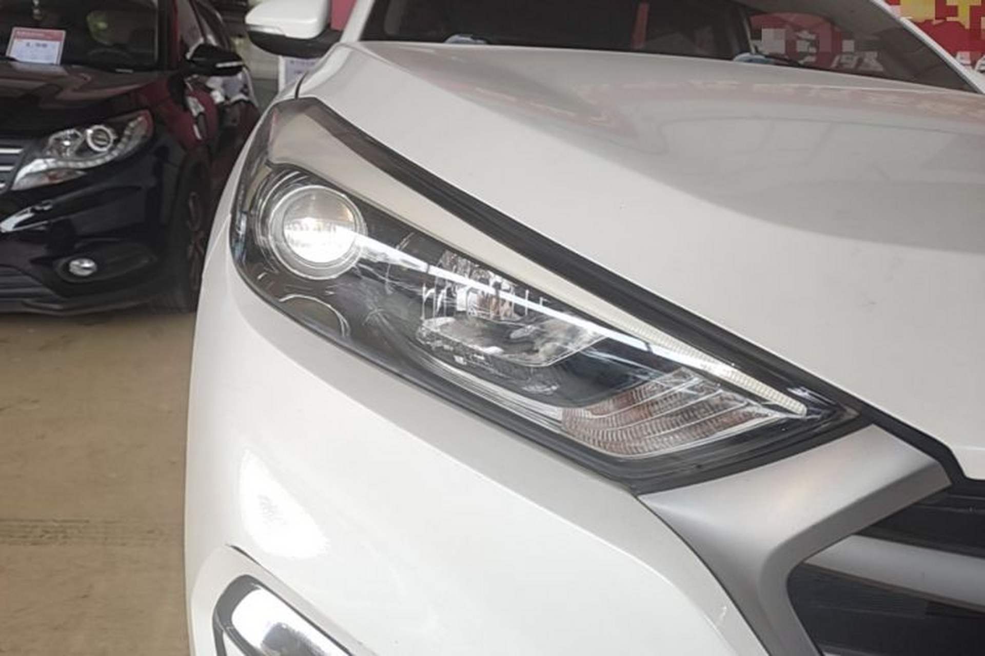 Used Hyundai Tucson 2018 1.6T Dual-Clutch Two-Wheel Drive 15th Anniversary Special Edition Right Front Headlight