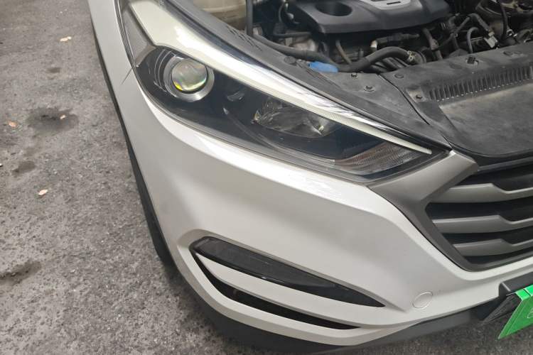 Used Hyundai Tucson 2018 1.6T Dual-Clutch Two-Wheel Drive 15th Anniversary Special Edition Right Front Headlight