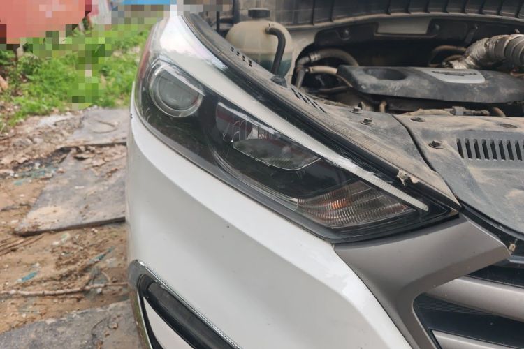 Used Hyundai Tucson 2018 1.6T Dual-Clutch Two-Wheel Drive 15th Anniversary Special Edition Right Front Headlight