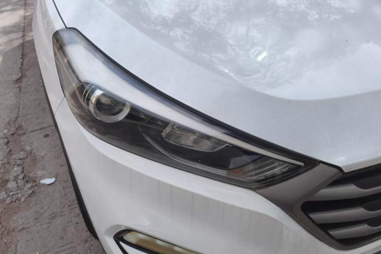 Used Hyundai Tucson 2018 1.6T Dual-Clutch Two-Wheel Drive 15th Anniversary Special Edition Right Front Headlight