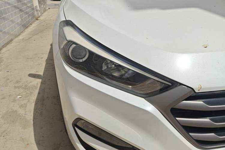 Used Hyundai Tucson 2018 1.6T Dual-Clutch Two-Wheel Drive 15th Anniversary Special Edition Right Front Headlight