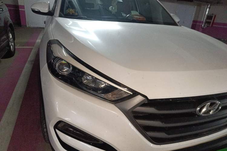 Used Hyundai Tucson 2018 1.6T Dual-Clutch Two-Wheel Drive 15th Anniversary Special Edition Right Front Headlight