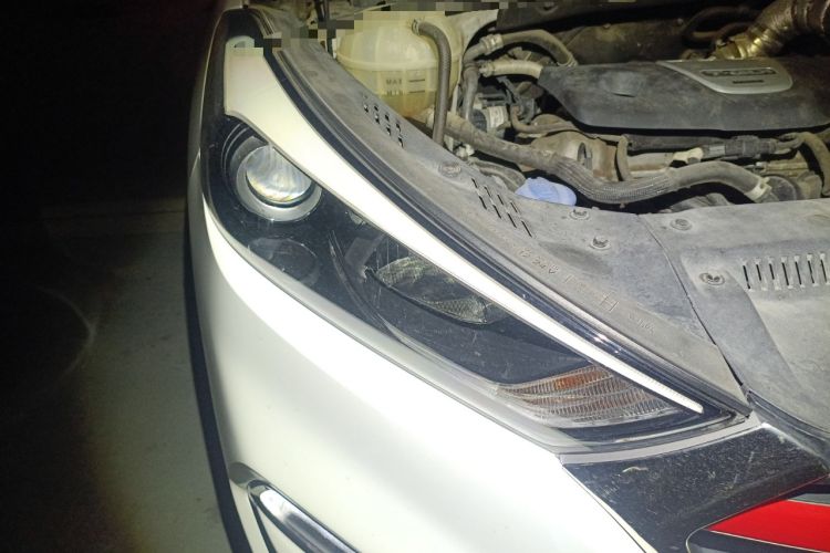 Used Hyundai Tucson 2018 1.6T Dual-Clutch Two-Wheel Drive 15th Anniversary Special Edition Right Front Headlight
