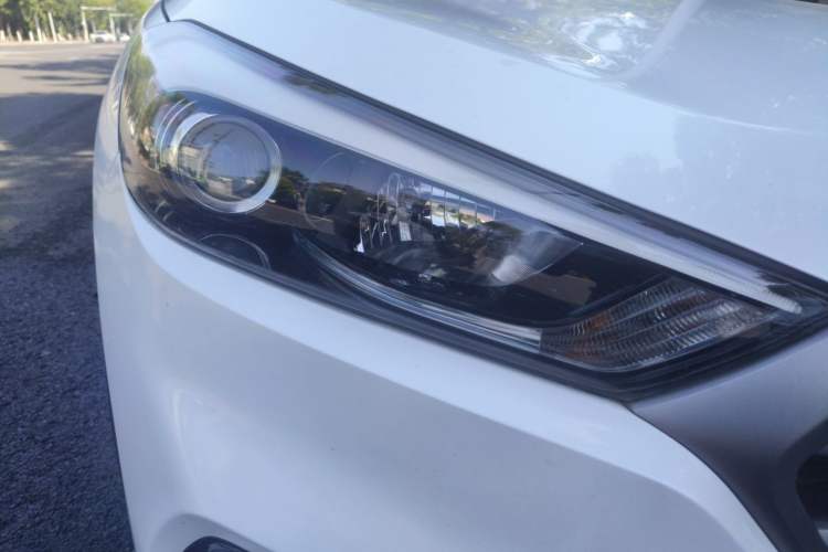 Used Hyundai Tucson 2018 1.6T Dual-Clutch Two-Wheel Drive 15th Anniversary Special Edition Right Front Headlight