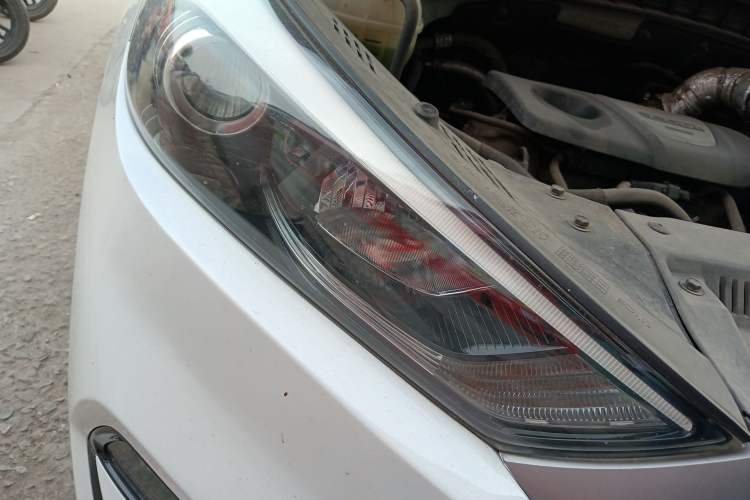 Used Hyundai Tucson 2018 1.6T Dual-Clutch Two-Wheel Drive 15th Anniversary Special Edition Right Front Headlight
