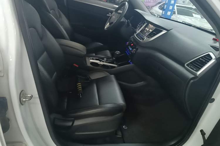 Used Hyundai Tucson 2018 1.6T Dual-Clutch Two-Wheel Drive 15th Anniversary Special Edition Right Front Seat