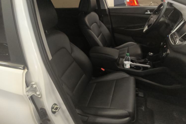 Used Hyundai Tucson 2018 1.6T Dual-Clutch Two-Wheel Drive 15th Anniversary Special Edition Right Front Seat