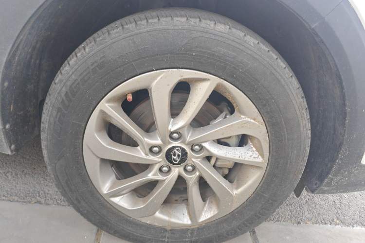Used Hyundai Tucson 2018 1.6T Dual-Clutch Two-Wheel Drive 15th Anniversary Special Edition Right Front Wheel Hub