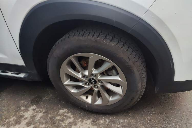 Used Hyundai Tucson 2018 1.6T Dual-Clutch Two-Wheel Drive 15th Anniversary Special Edition Right Front Wheel Hub