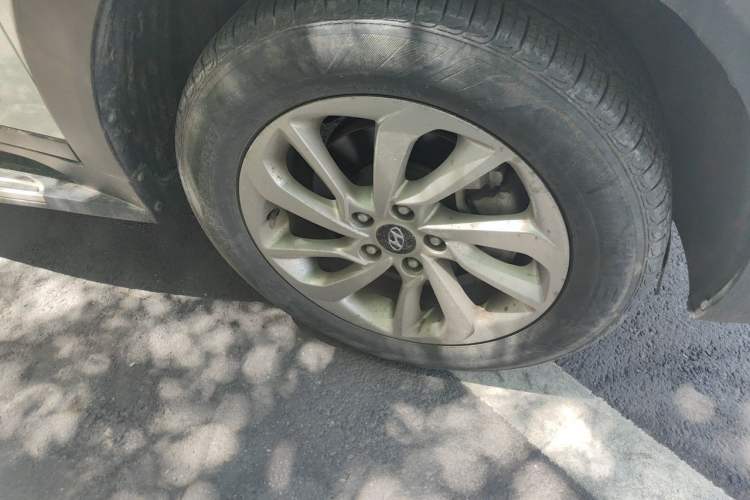 Used Hyundai Tucson 2018 1.6T Dual-Clutch Two-Wheel Drive 15th Anniversary Special Edition Right Front Wheel Hub
