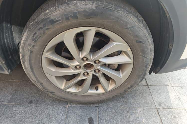 Used Hyundai Tucson 2018 1.6T Dual-Clutch Two-Wheel Drive 15th Anniversary Special Edition Right Front Wheel Hub