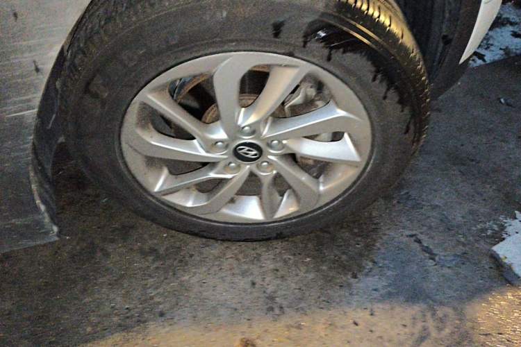 Used Hyundai Tucson 2018 1.6T Dual-Clutch Two-Wheel Drive 15th Anniversary Special Edition Right Front Wheel Hub